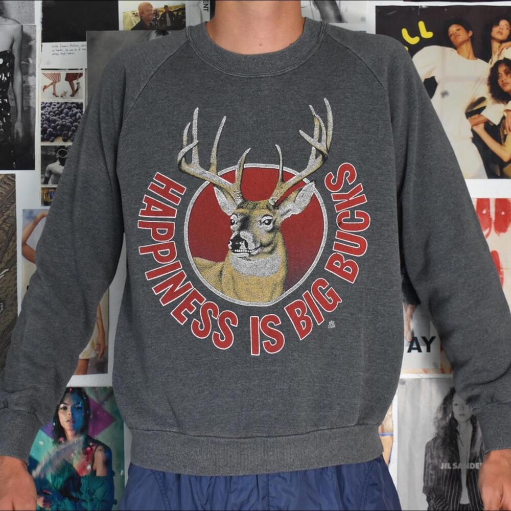 Vintage 1998 deer hunting sweatshirt.